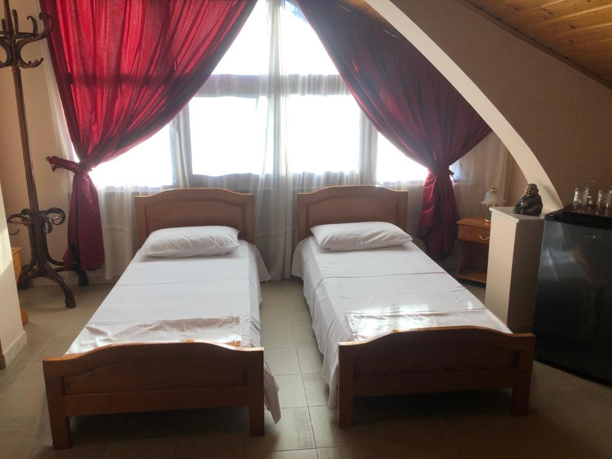 Hotel Pepeto Durrës Esterno foto