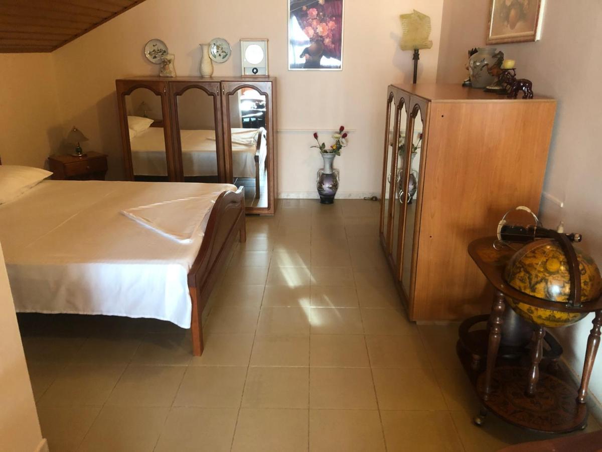 Hotel Pepeto Durrës Esterno foto