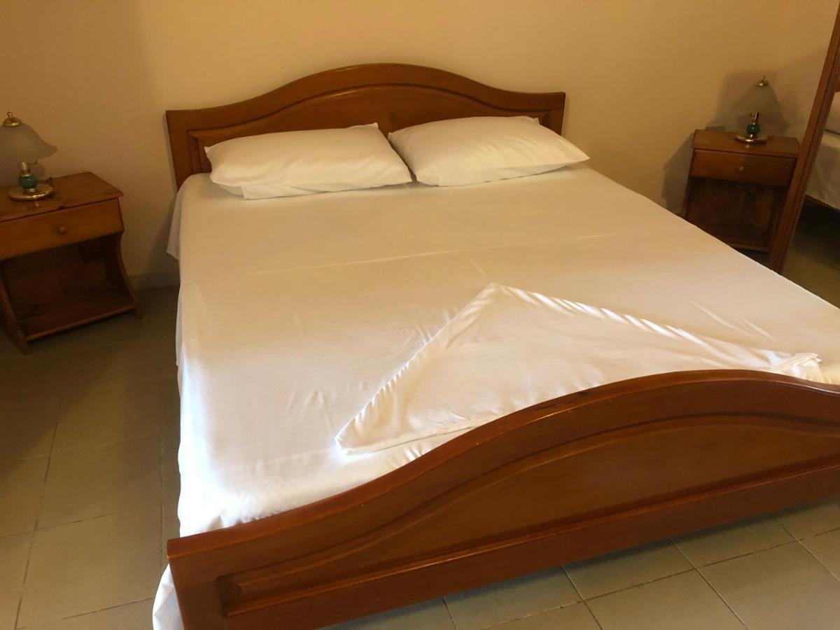 Hotel Pepeto Durrës Esterno foto