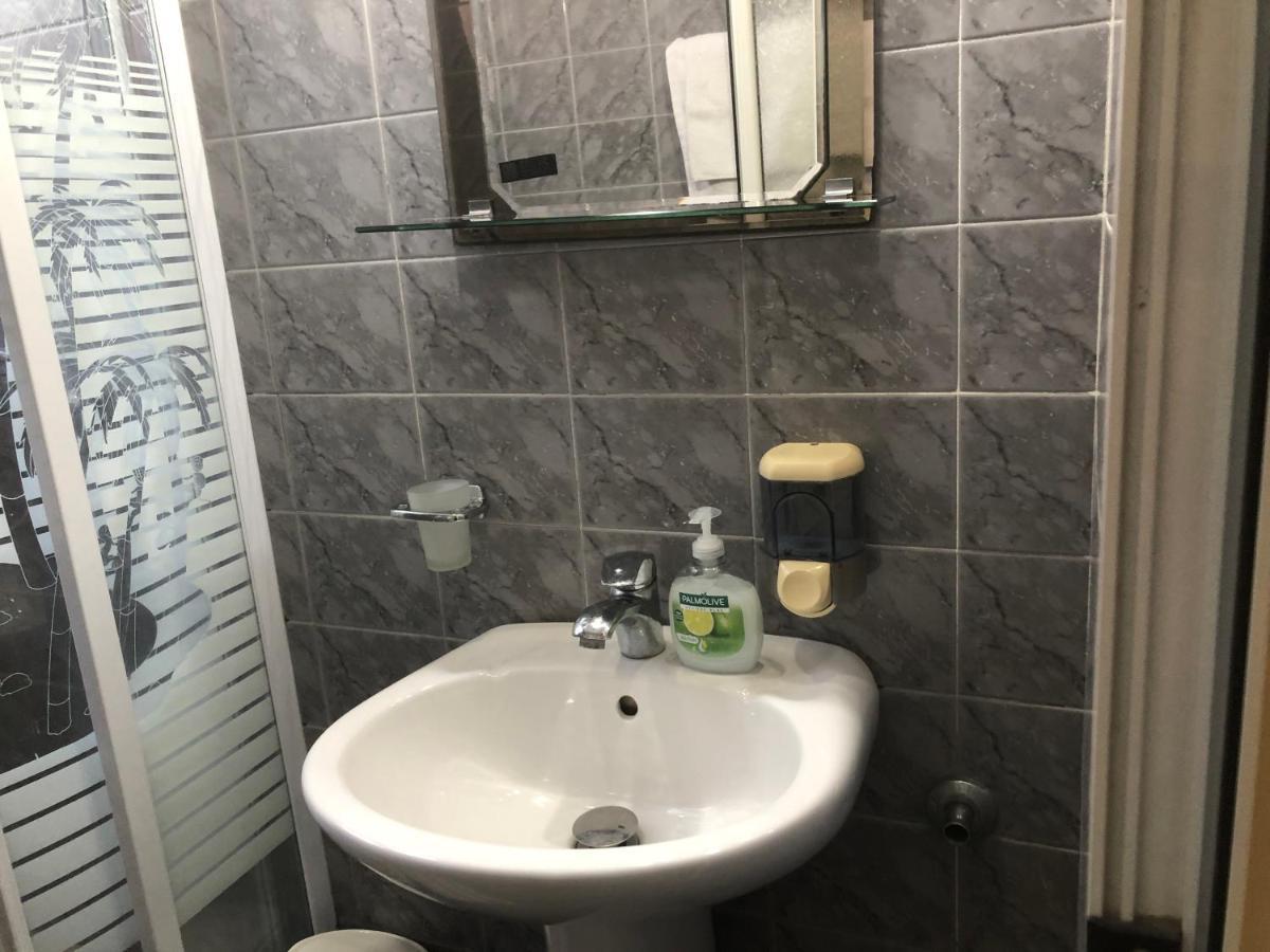 Hotel Pepeto Durrës Esterno foto