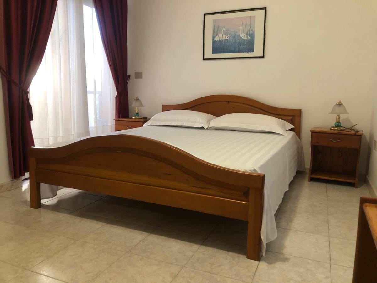 Hotel Pepeto Durrës Esterno foto