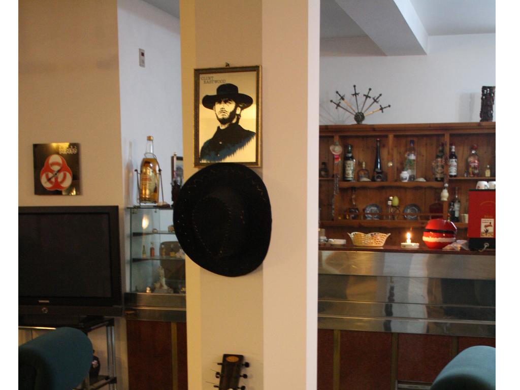 Hotel Pepeto Durrës Esterno foto