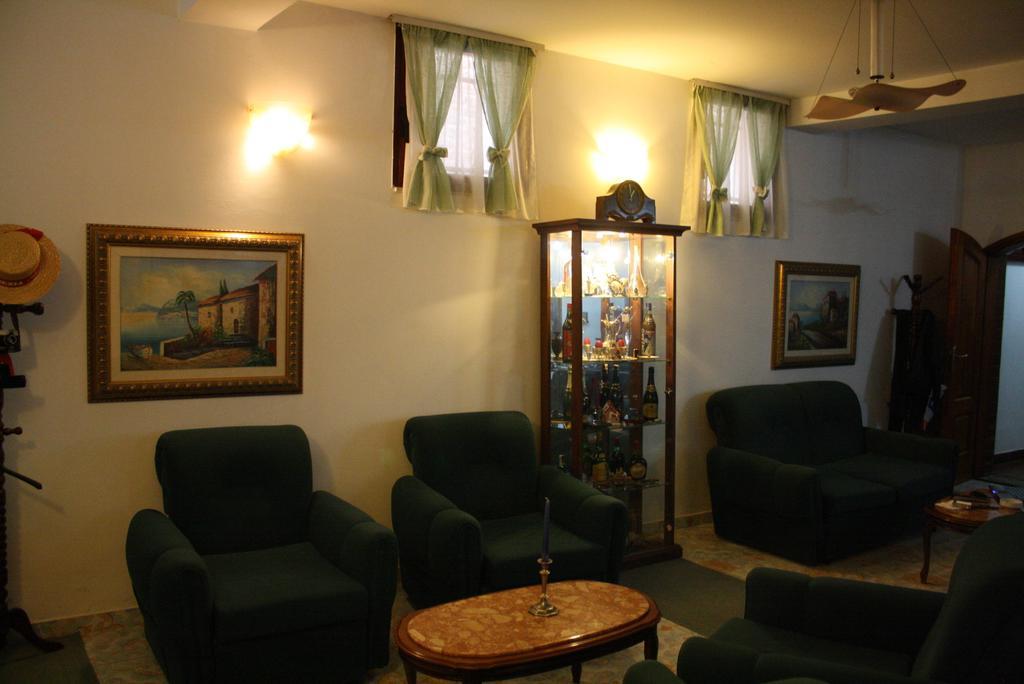 Hotel Pepeto Durrës Esterno foto